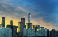 没人能改变大环境,所以不用浪费表情去悲伤,要适应变化去做有用的事情